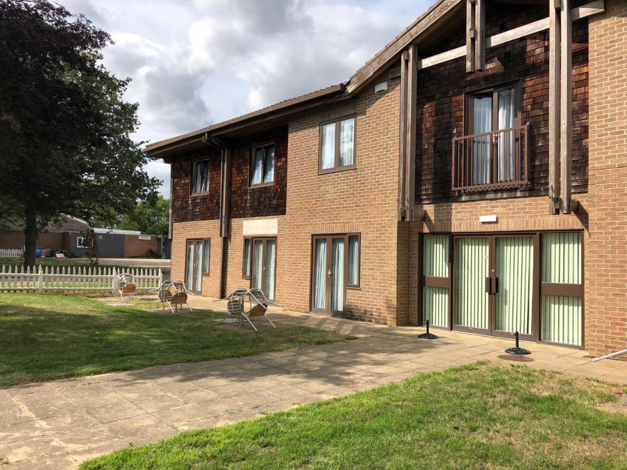Stoneleigh Park Guest house Ashow